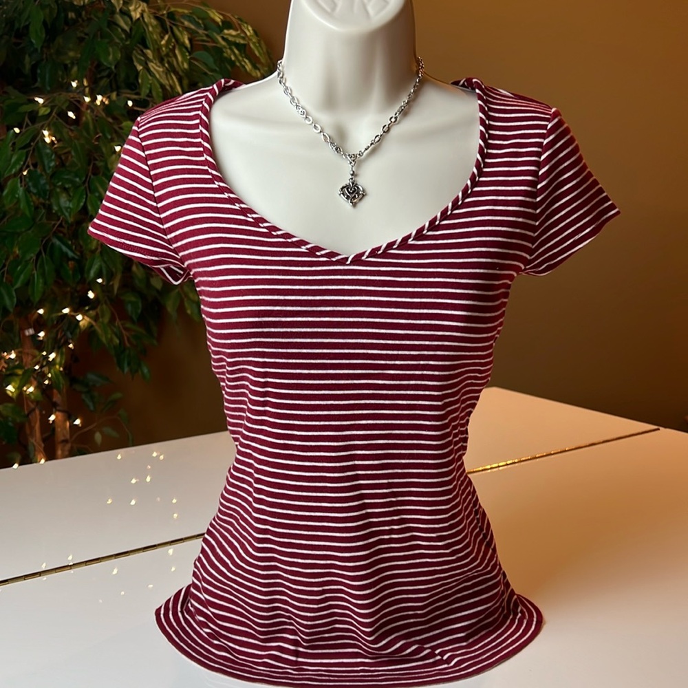 ❤️ANN TAYLOR 100% PIMA COTTON RED & WHITE STRIPED SHORT SLEEVE V NECK TOP SMALL